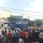 Police auctions abandoned vehicles; onlookers violate social distancing norms 4 abandoned vehicles